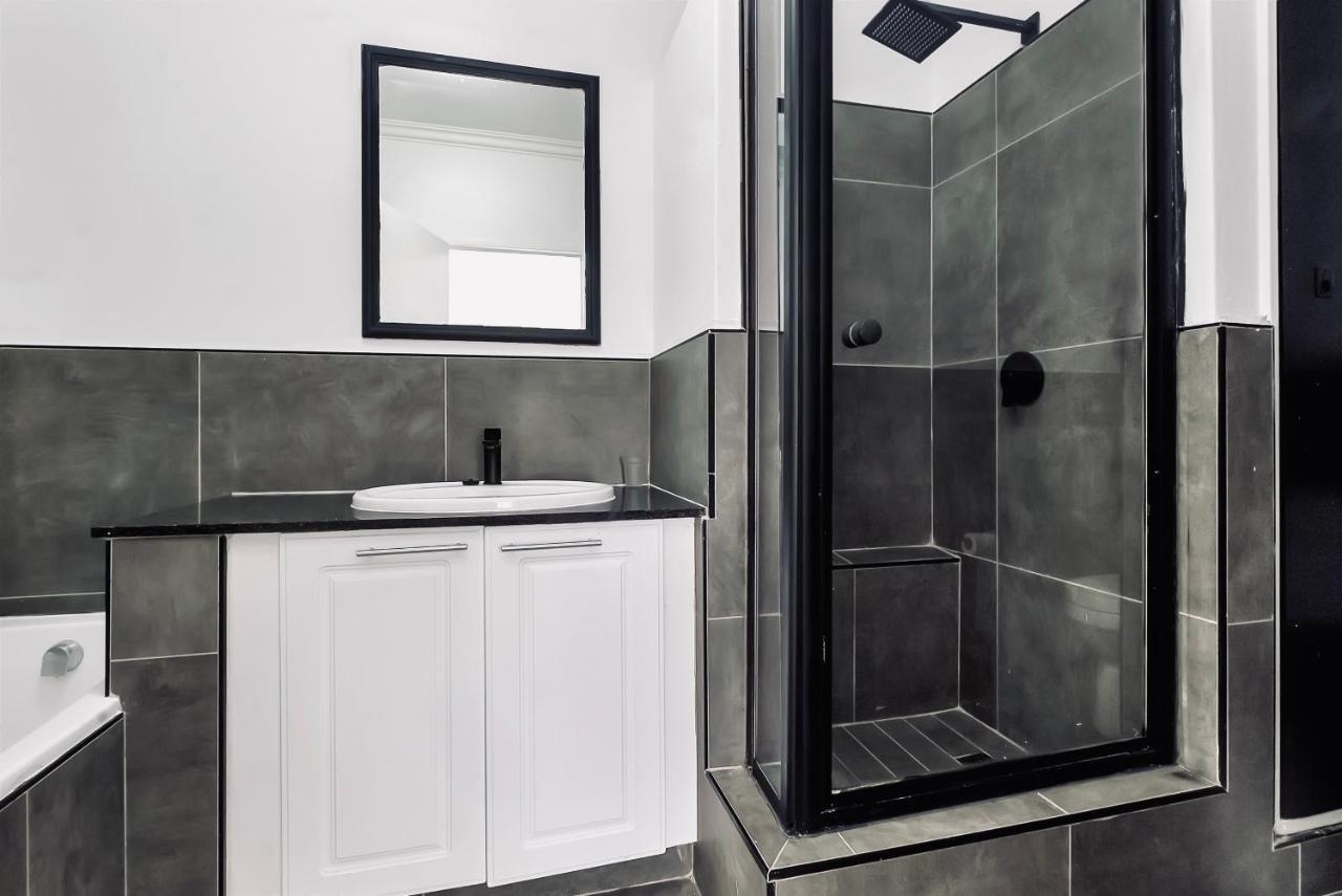 2 Bedroom 2 Bath Luxury - Sandton Cbd ヨハネスブルグ エクステリア 写真