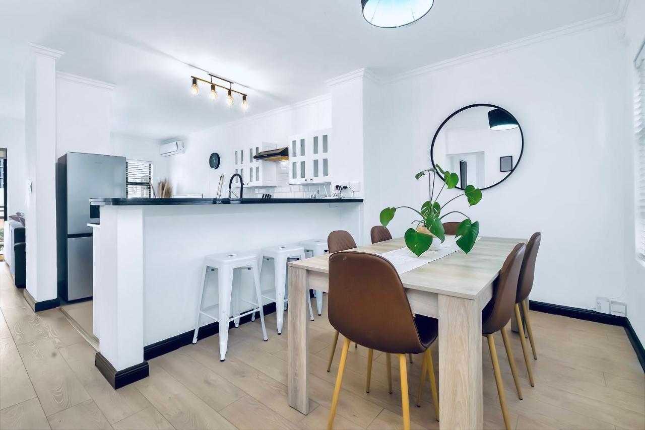 2 Bedroom 2 Bath Luxury - Sandton Cbd ヨハネスブルグ エクステリア 写真